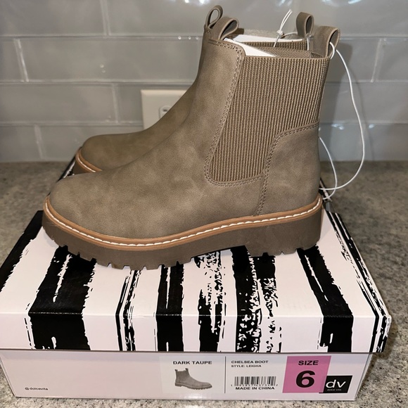 NIB DV by Dolce Vita LEIGHA Chelsea Boot Dark Taupe - Picture 13 of 13